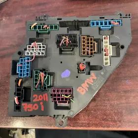 9210857-02 Bmw 535i 550i 750 Used Oem 2009-2012 Fuse Box Relay Block