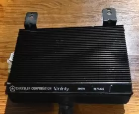4671235 Chrysler Amplifier