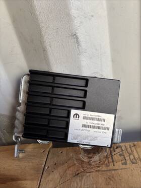Chrysler 68476878aa 2017-2023 Pacifica Radio Amplifier Control Module Oem