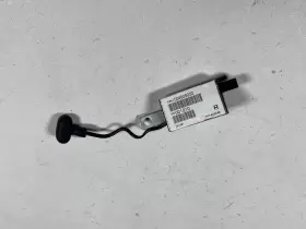 1004808-00-d Tesla 2012-2020 Model S Rear Passenger Side Radio Antenna Amplifier Module Right