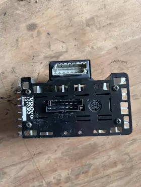 1373082-5 Volvo 373082-5 1992 969 Radio Amplifier 1373082-5. And 9130207 Cruise Control Module